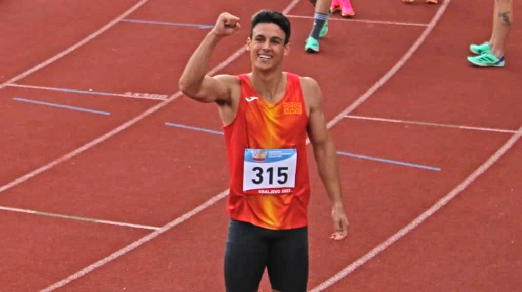 Огнен Стефановски е нов македонски рекордер во скок со стап во сала